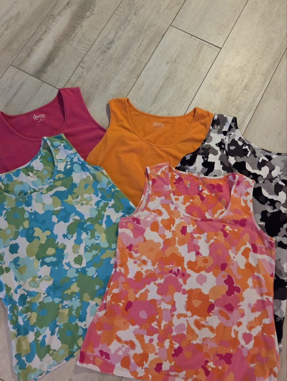 D&Co BUNDLE OF 5 Tank Tops